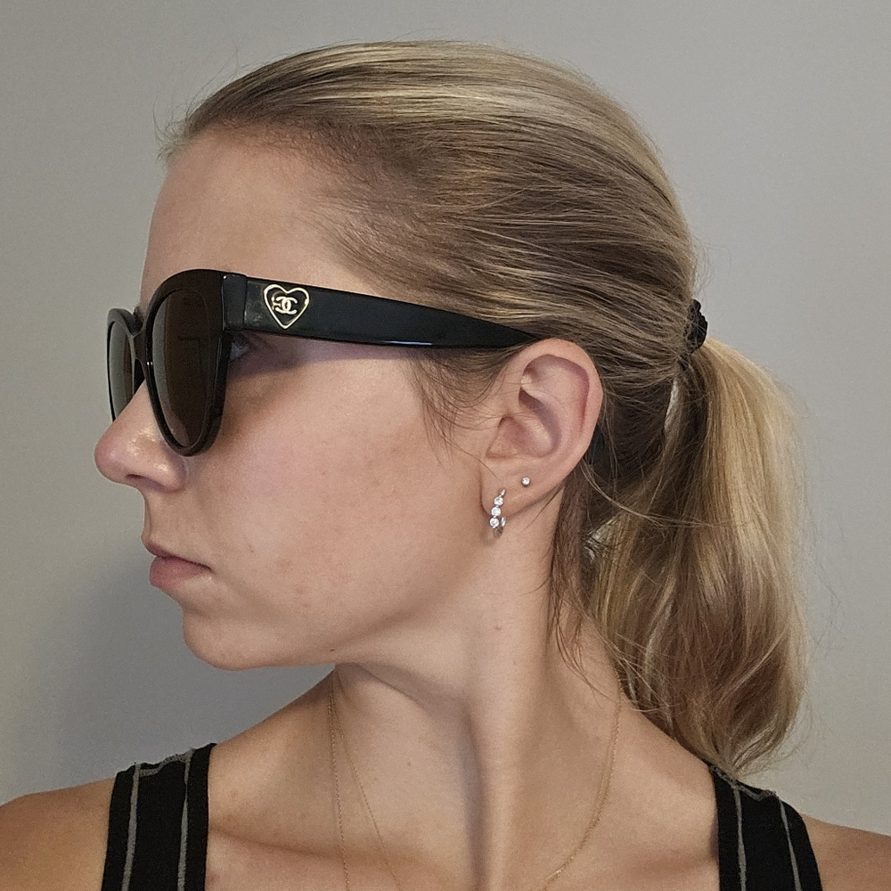 CHANEL Black Heart Logo Sunglasses - Picture 11 of 16